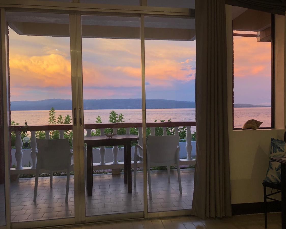 Wuthering Heights Bed & Breakfast By The Sea Dumaguete City Exterior foto