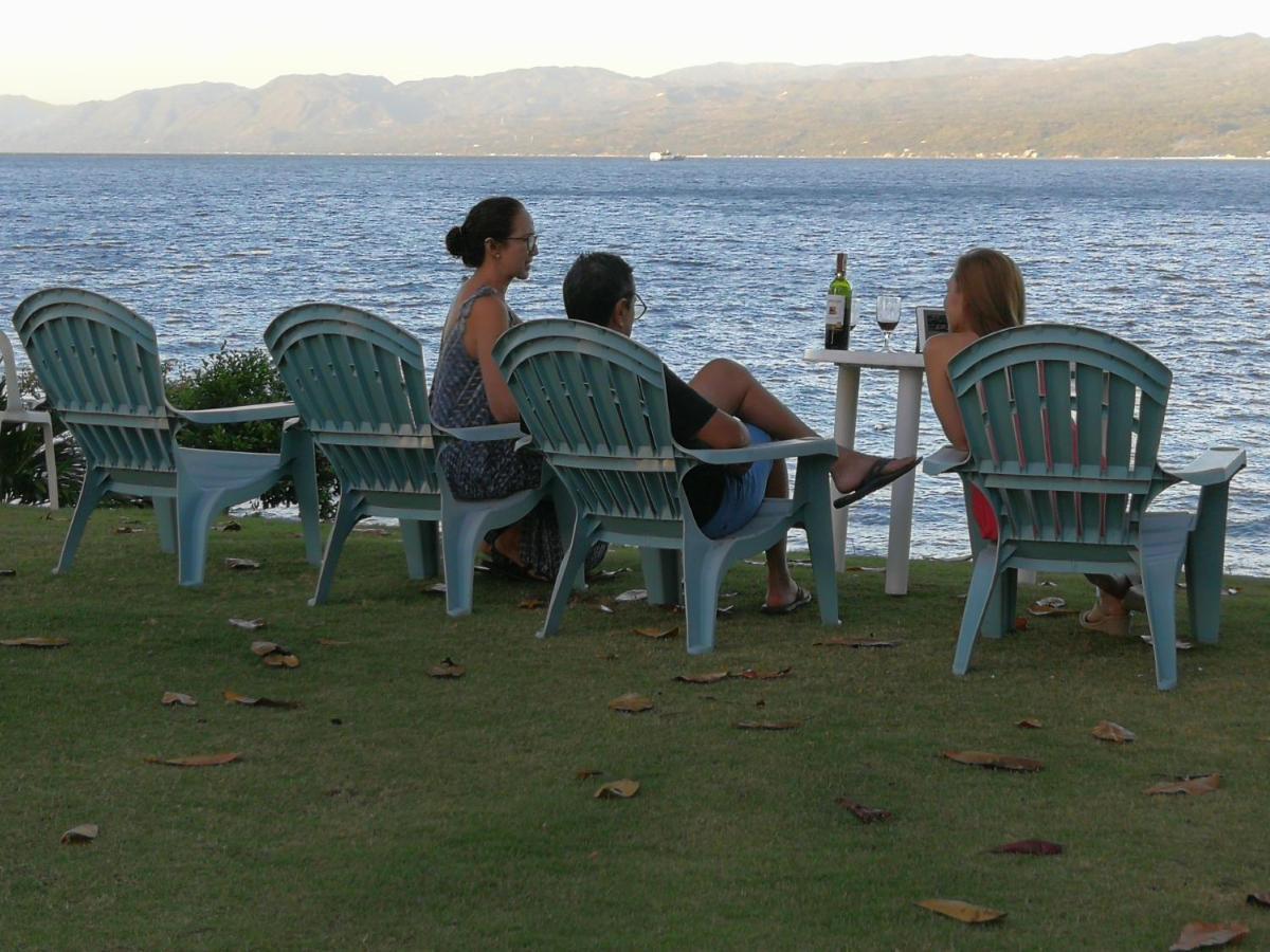 Wuthering Heights Bed & Breakfast By The Sea Dumaguete City Exterior foto