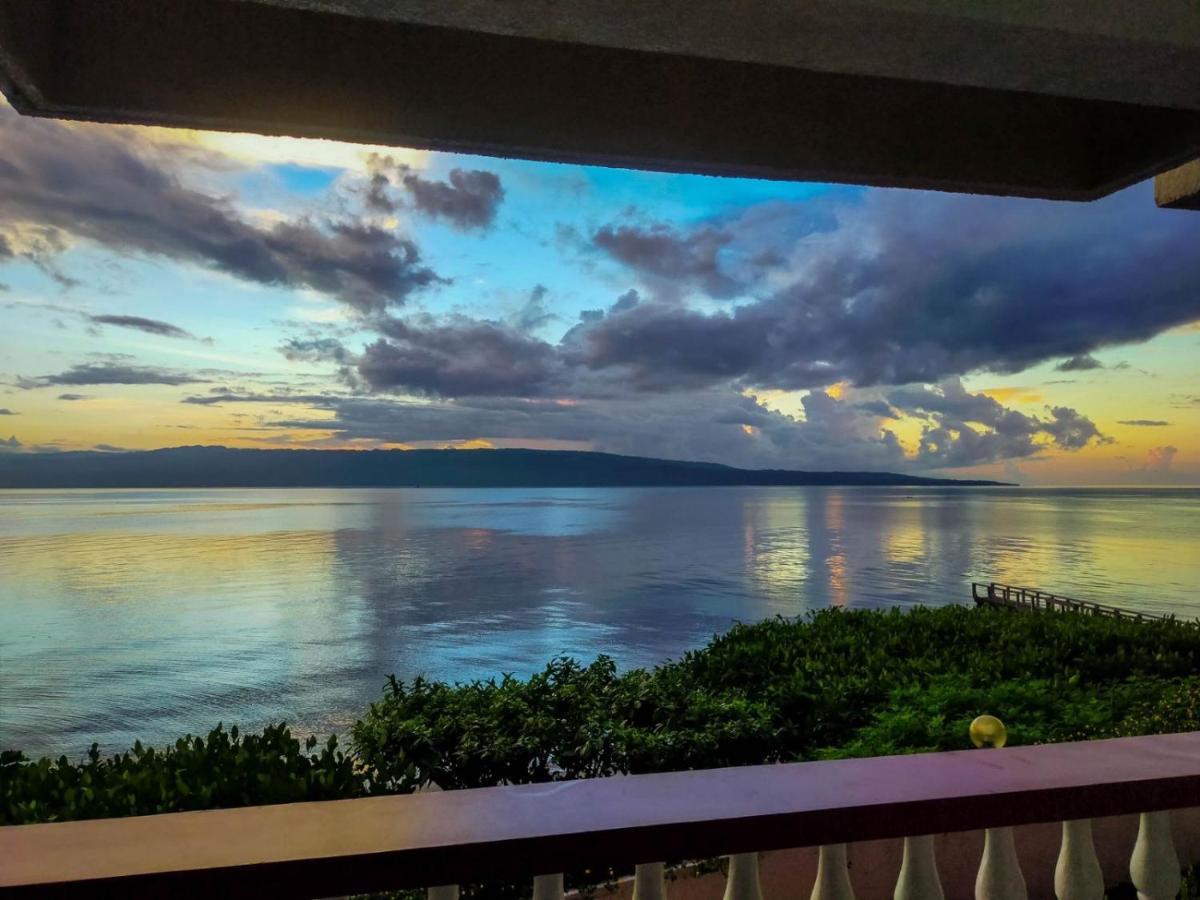 Wuthering Heights Bed & Breakfast By The Sea Dumaguete City Exterior foto